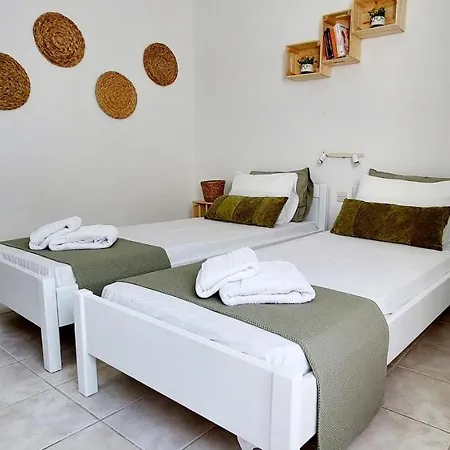 Kato Yialos * Parikia (Paros)