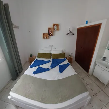 Kato Yialos * Parikia (Paros)