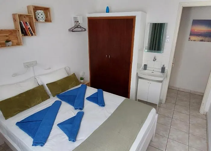 Kato Yialos * Parikia (Paros)